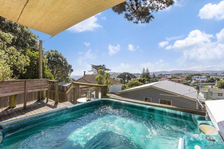 Photo of property in 44 View Road, Titahi Bay, Porirua, 5022