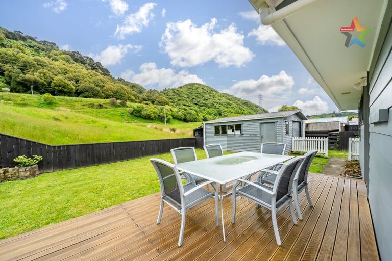 Photo of property in 43b Hartford Crescent, Totara Park, Upper Hutt, 5018
