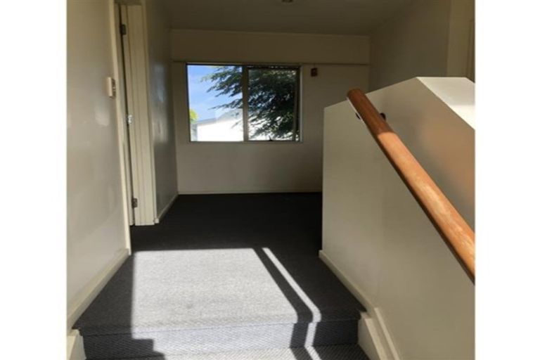 Photo of property in 15 Lockington Avenue, Henderson, Auckland, 0612