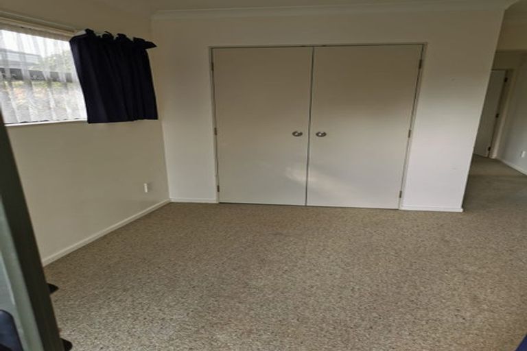 Photo of property in 70 Sturges Road, Henderson, Auckland, 0612