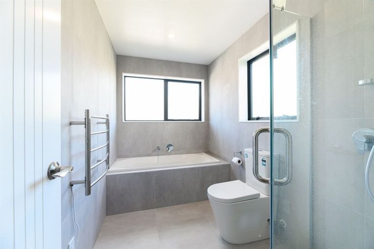 Photo of property in 8a Jeff Place, Howick, Auckland, 2014