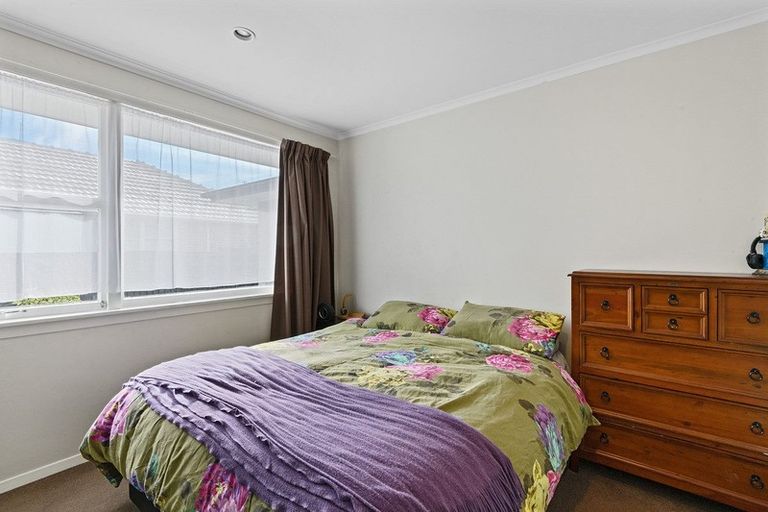 Photo of property in 10 Clipper Place, Redwood, Christchurch, 8051
