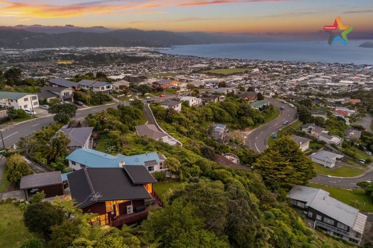 Photo of property in 117 Dowse Drive, Maungaraki, Lower Hutt, 5010