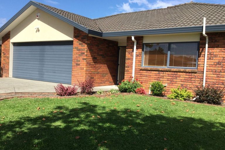Photo of property in 14 Caltra Place, East Tamaki, Auckland, 2016