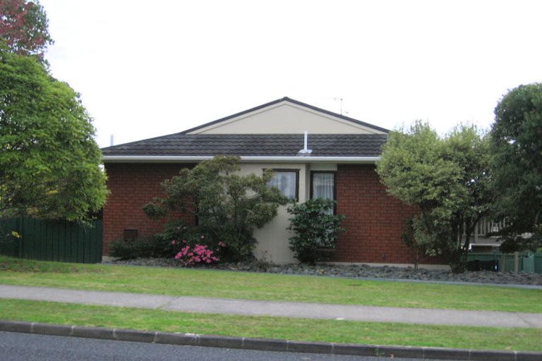 Photo of property in 35 Sunnyview Avenue, Shelly Park, Auckland, 2014