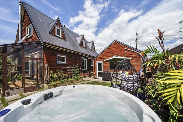 Photo of property in 4 Smith Road, Merrilands, New Plymouth, 4312