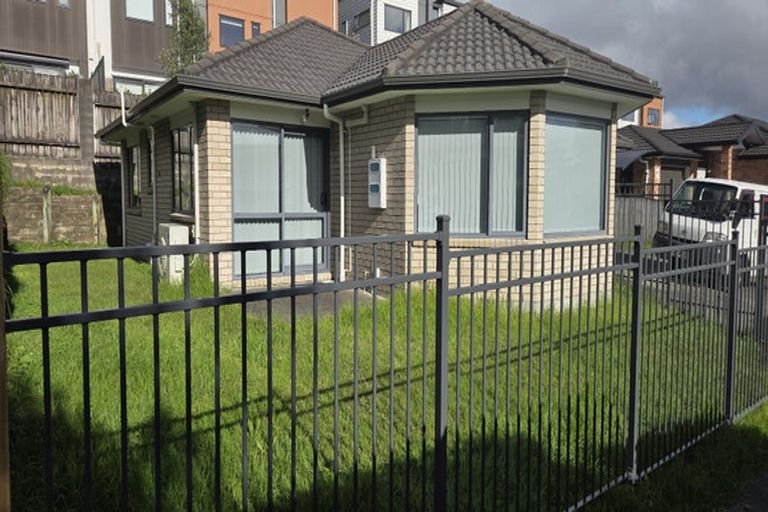 Photo of property in 33 Edgewood Way, Henderson, Auckland, 0612