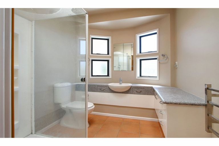 Photo of property in 42 Onetaunga Road, Chatswood, Auckland, 0626