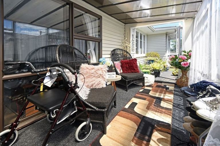 Photo of property in 98 Mahia Road, Manurewa, Auckland, 2102