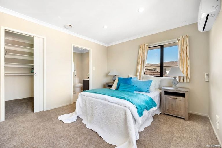 Photo of property in 21 Fairbairn Place, East Tamaki Heights, Auckland, 2016