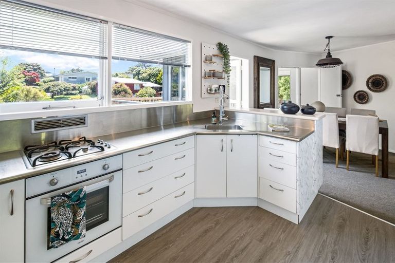 Photo of property in 1 Goddard Grove, Churton Park, Wellington, 6037