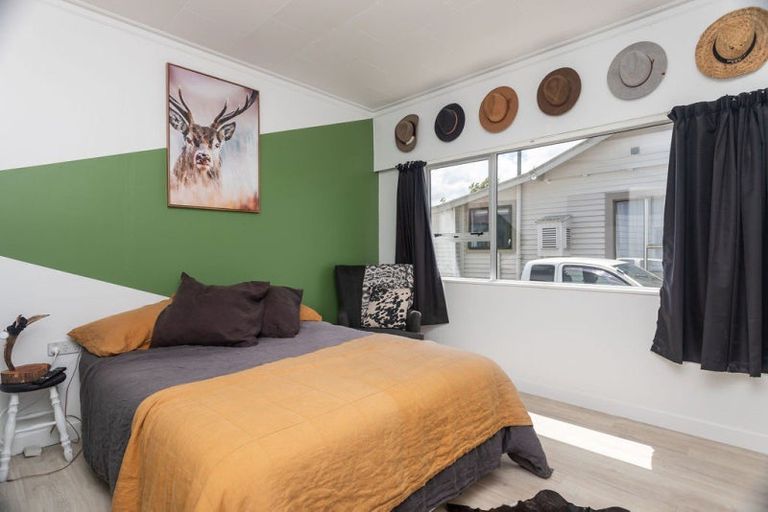 Photo of property in 64 Allardice Street, Dannevirke, 4930