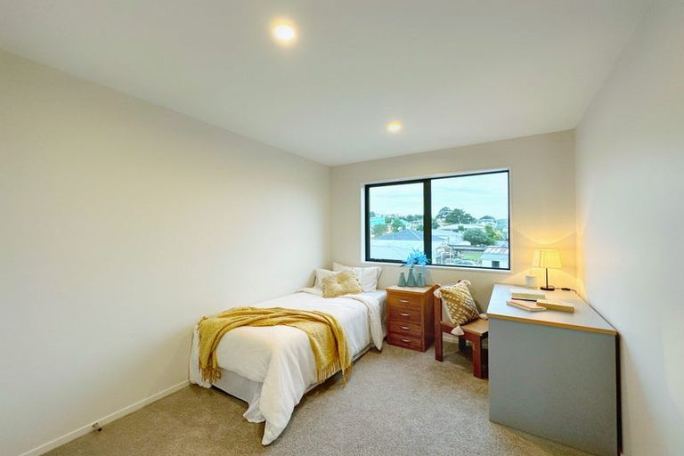 Photo of property in 10f Robert Burke Place, Henderson, Auckland, 0612