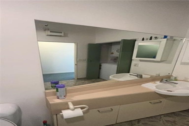 Photo of property in 17 Kent Terrace - Kent Apartments, 5b/16 Kent Terrace, Mount Victoria, Wellington, 6011