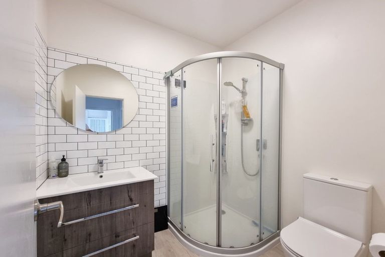 Photo of property in 1/2 East Coast Road, Milford, Auckland, 0620