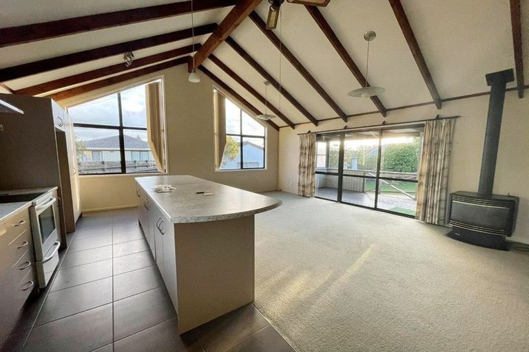 Photo of property in 31 Burton Place, Owhata, Rotorua, 3010