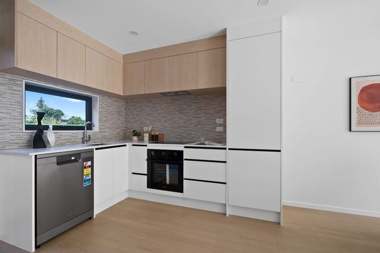 Photo of property in 17 Von Sturmer Street, Mangere East, Auckland, 2024