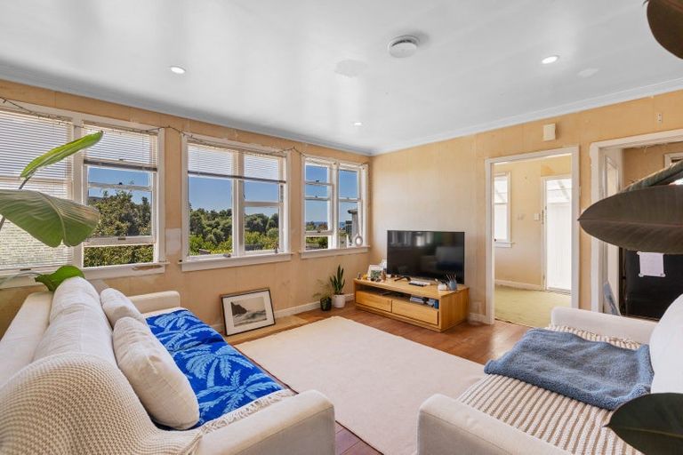 Photo of property in 13 Moana Crescent, Blagdon, New Plymouth, 4310