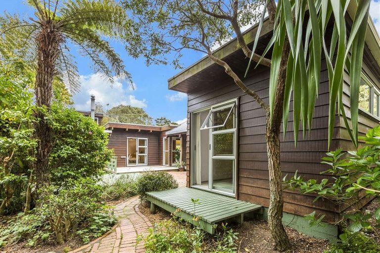 Photo of property in 72 Park Hill Road, Birkenhead, Auckland, 0626