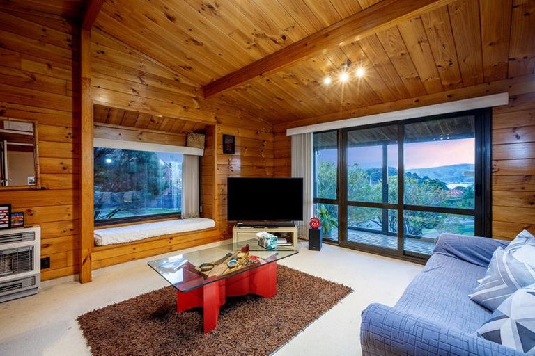 Photo of property in 25 James Cook Drive, Whitby, Porirua, 5024