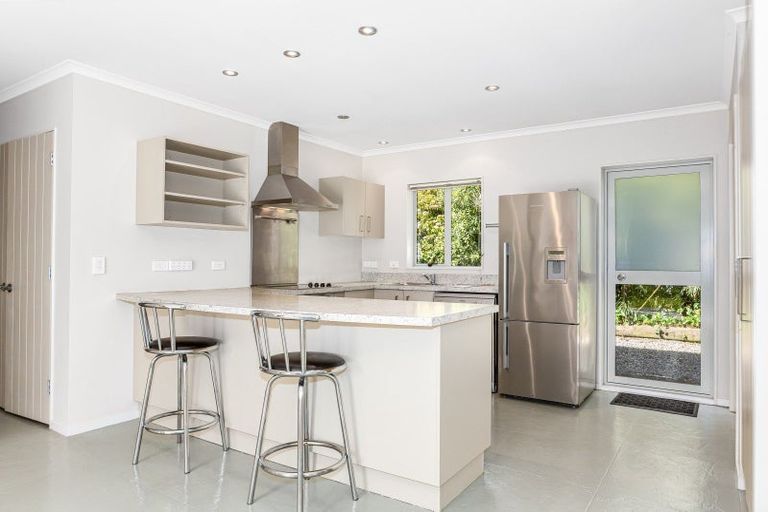 Photo of property in 41-43 Greenaway Road, Waikanae, 5036