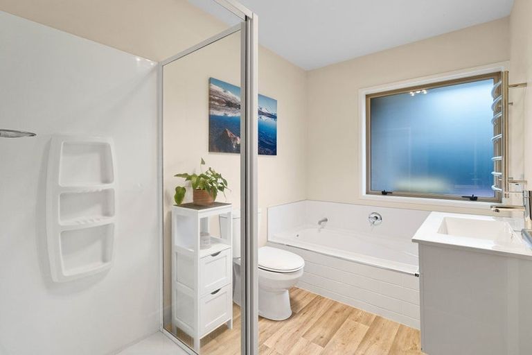 Photo of property in 15 Koareare Avenue, Halswell, Christchurch, 8025