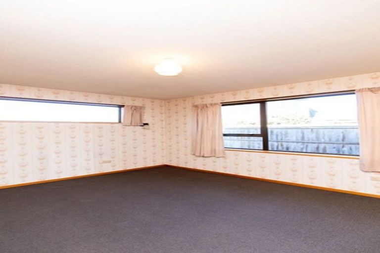 Photo of property in 1/24 Sawtell Place, Northcote, Christchurch, 8052
