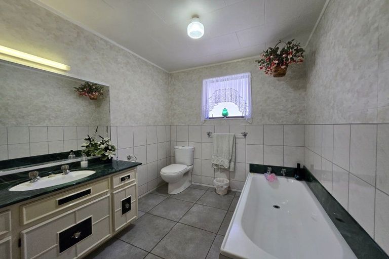 Photo of property in 76 Robertson Road, Ruawai, 0591