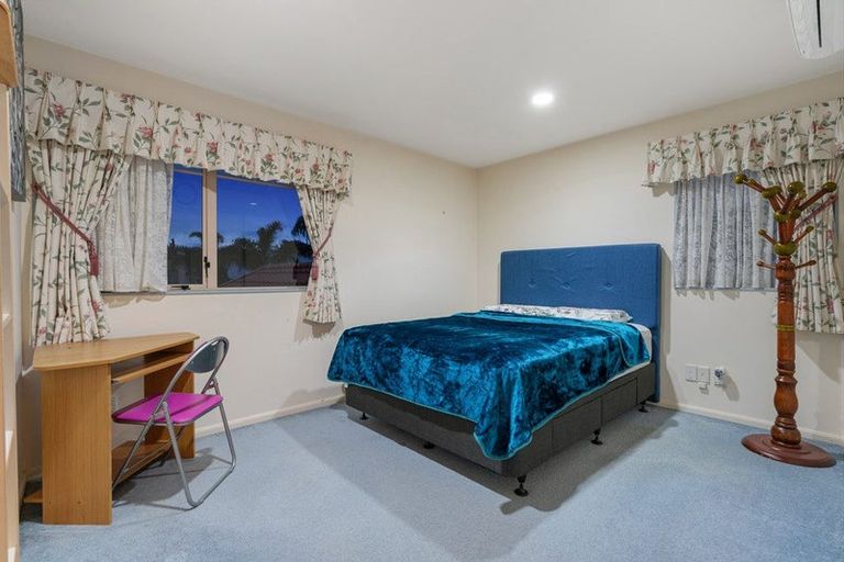 Photo of property in 17 Pelargonium Terrace, Goodwood Heights, Auckland, 2105