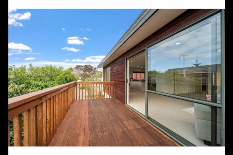 Photo of property in 2/5 Anne Road, Hillcrest, Auckland, 0627
