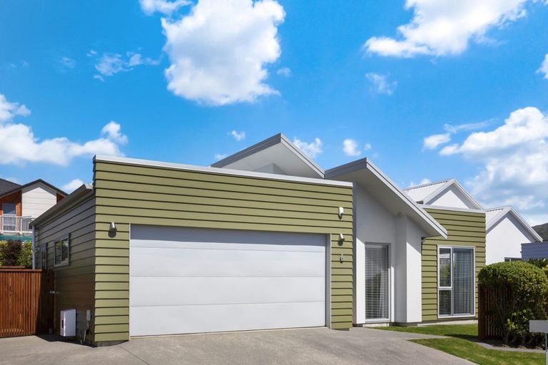 Photo of property in 6 Grace Cove, Aotea, Porirua, 5024