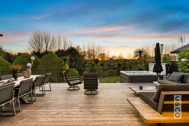 Photo of property in 21 Vogwill Road, Kumeu, 0810