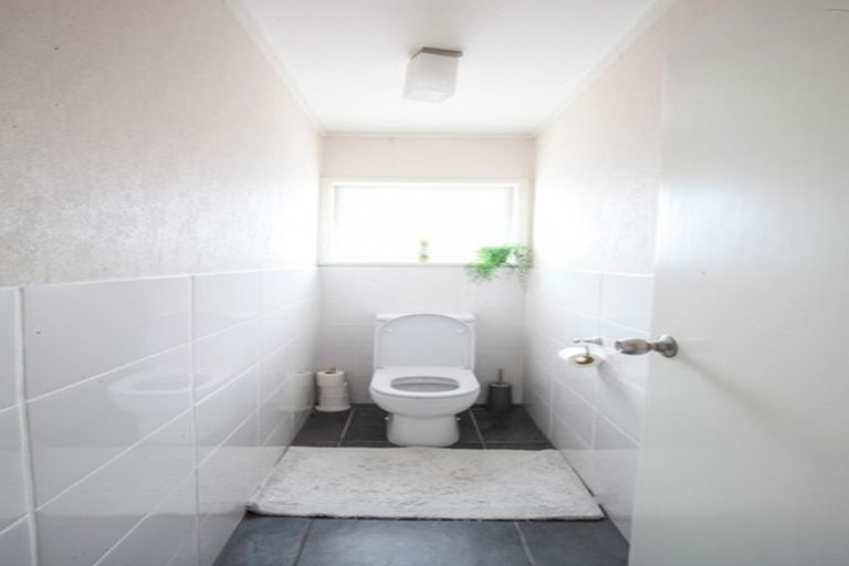 Photo of property in 2a Kurnell Drive, Botany Downs, Auckland, 2010