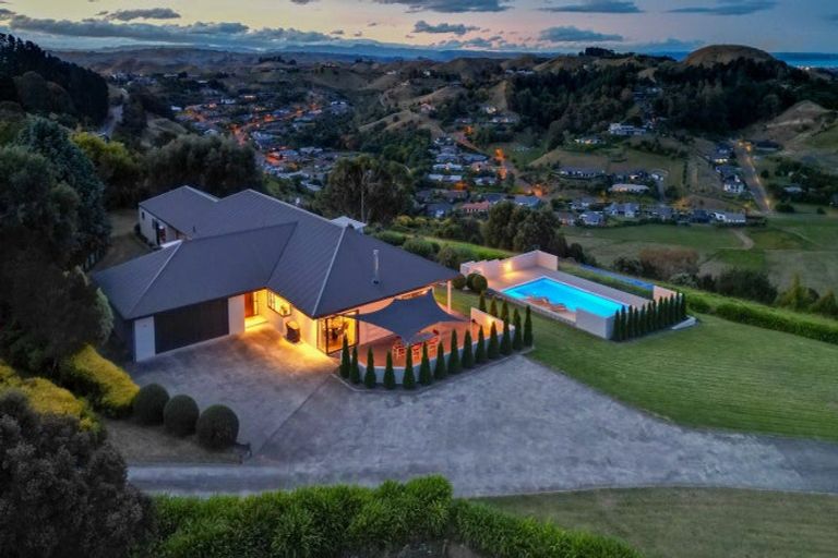 Photo of property in 124 Puketapu Road, Taradale, Napier, 4112