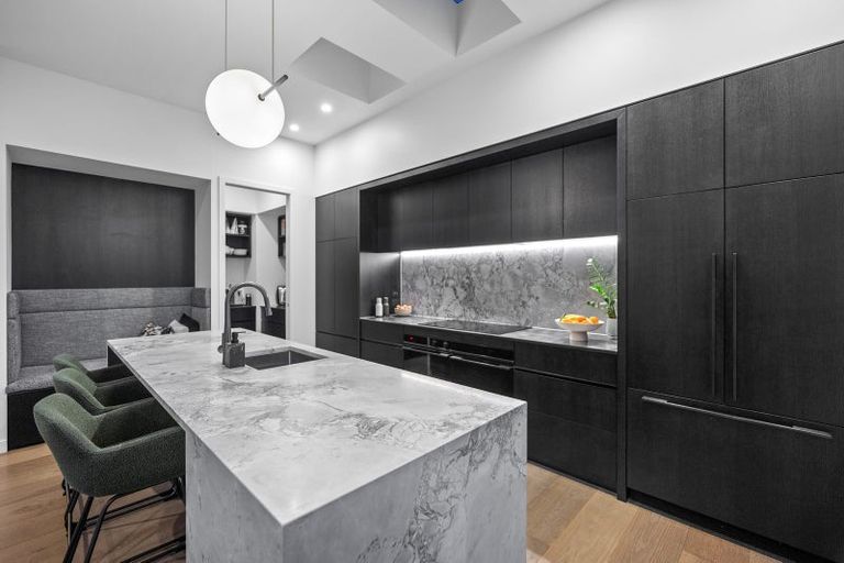 Photo of property in 23 Otakau Road, Milford, Auckland, 0620