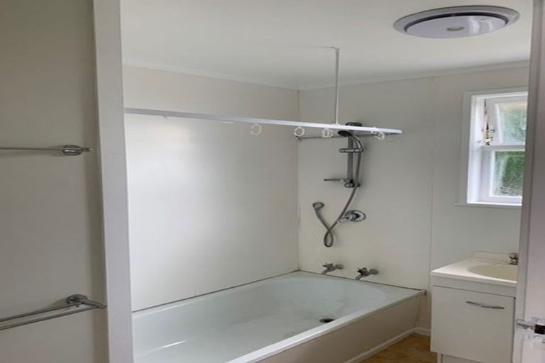 Photo of property in 2/165 Chivalry Road, Glenfield, Auckland, 0629