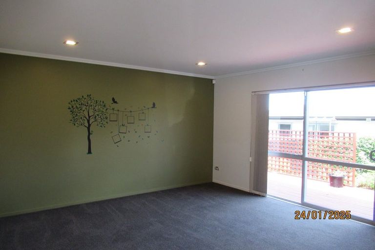 Photo of property in 4313a Great North Road, Glendene, Auckland, 0602