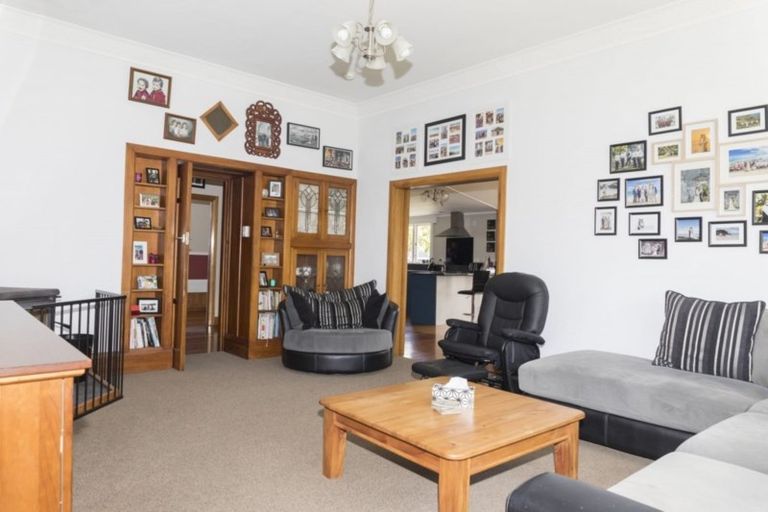 Photo of property in 9 Seddon Street, Dannevirke, 4930