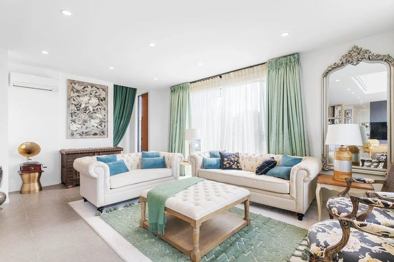 Photo of property in 13 Bartells Drive, Goodwood Heights, Auckland, 2105