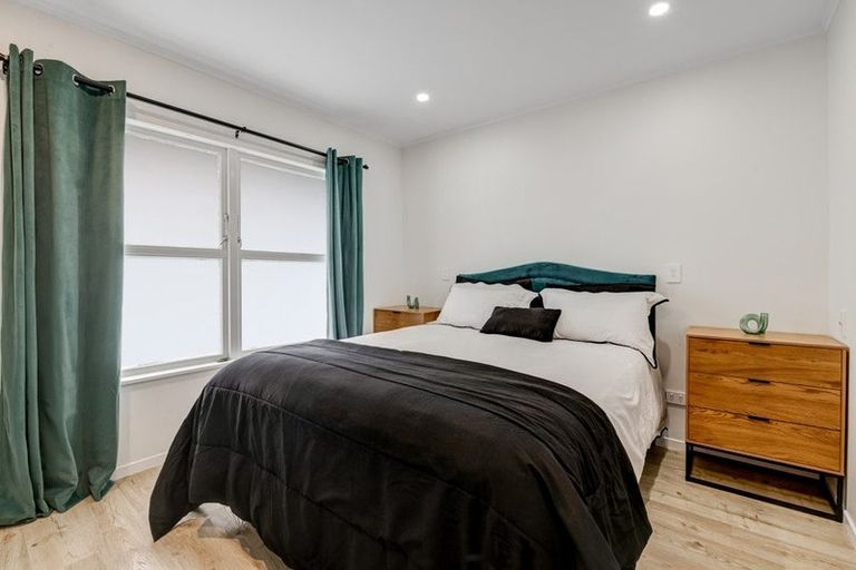 Photo of property in 2/10 Nea Place, Hillcrest, Auckland, 0627