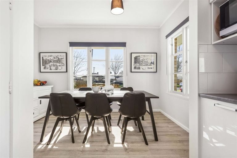 Photo of property in 2 Old Farm Road, Hamilton East, Hamilton, 3216