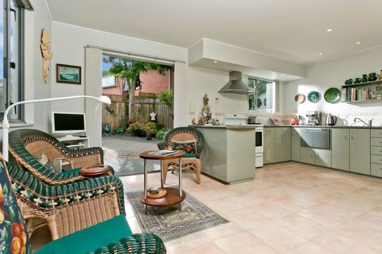 Photo of property in 1/37 Holland Road, Hillcrest, Auckland, 0627