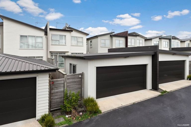 Photo of property in 110 Flat Bush School Road, Flat Bush, Auckland, 2019