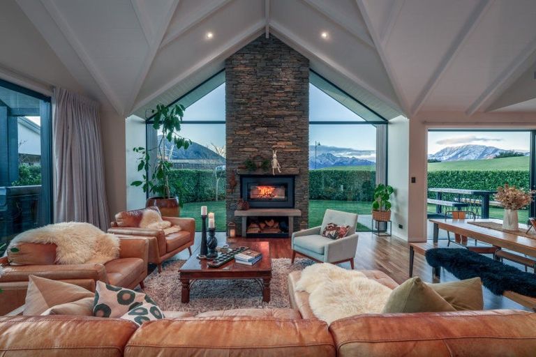 Photo of property in 5 Bull Ridge, Wanaka, 9305