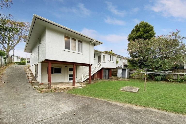 Photo of property in 26 Selwyn Crescent, Forrest Hill, Auckland, 0620