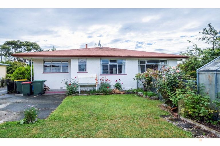 Photo of property in 1 Regent Street, Waimate, 7924