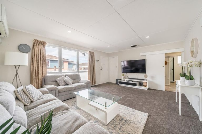 Photo of property in 2/17 Oregon Drive, Maoribank, Upper Hutt, 5018