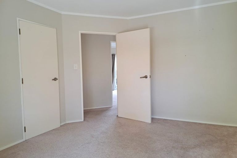 Photo of property in 9 Harbour Lights Close, West Harbour, Auckland, 0618