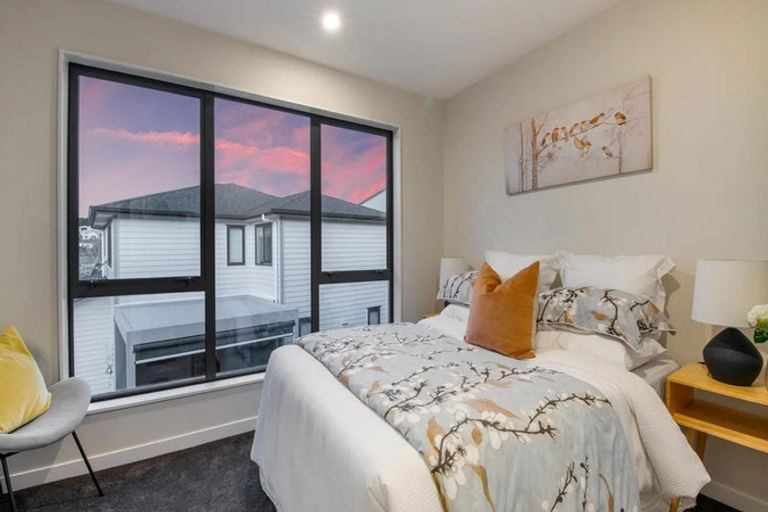 Photo of property in 2/114 Saddleback Rise, Murrays Bay, Auckland, 0630