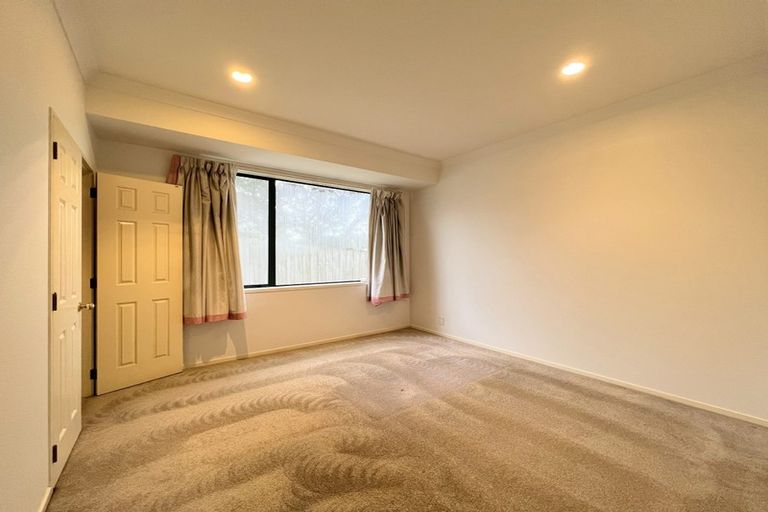 Photo of property in 6 Sharples Place, Somerville, Auckland, 2014